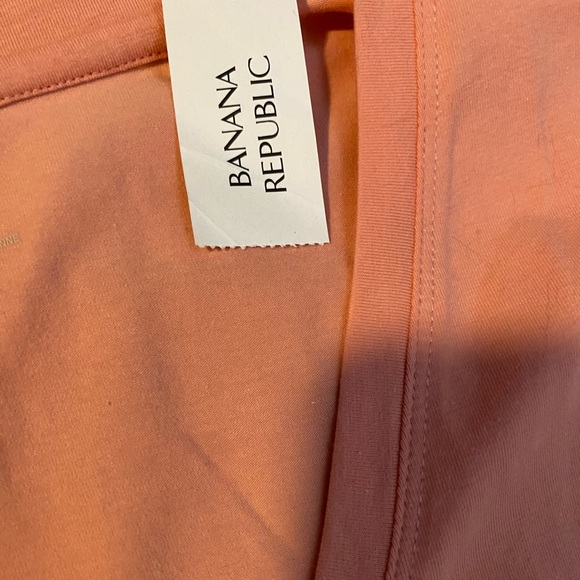 Brand new Banana Republic V neck T - Picture 2 of 2